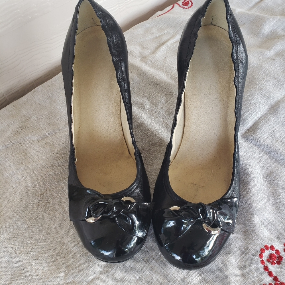 Stuart Weitzman Leather Pumps Shoe size 10 Black Leather pumps 3.5" heel Closed